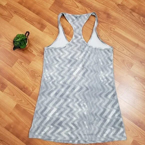 Lululemon Cool Racer Back Tank CRB Blazer Fossil Zig Zag Grey Sz 8 Luon Light - Picture 2 of 7